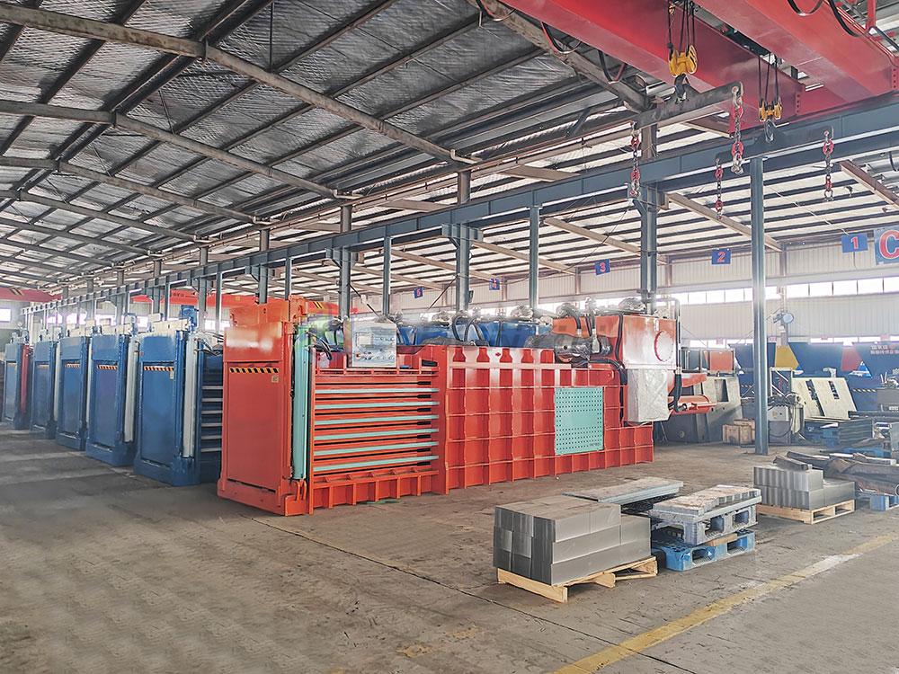 Advanced horizontal press baler for optimal material compaction.